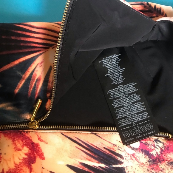 GUESS Summer Escape Crop Top - Coral - Palm — Ltd Edition - XXS - NWT - Picture 7 of 8